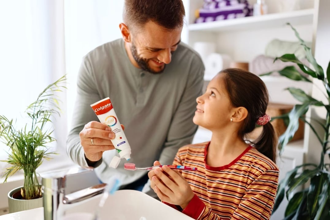 imgi_30_man-girl-toothpaste-bathroom